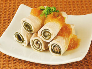【だしをとった後の昆布で】こんぶたくるくる（昆布の豚肉巻き）