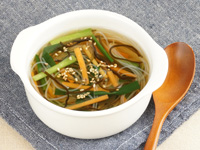 春雨と塩こんぶの中華風スープ
