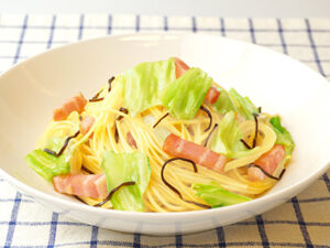 キャベツの塩こんぶパスタ