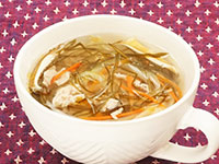 きざみこんぶと千切り野菜の中華スープ