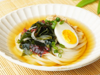 海藻サラダでぶっかけうどん